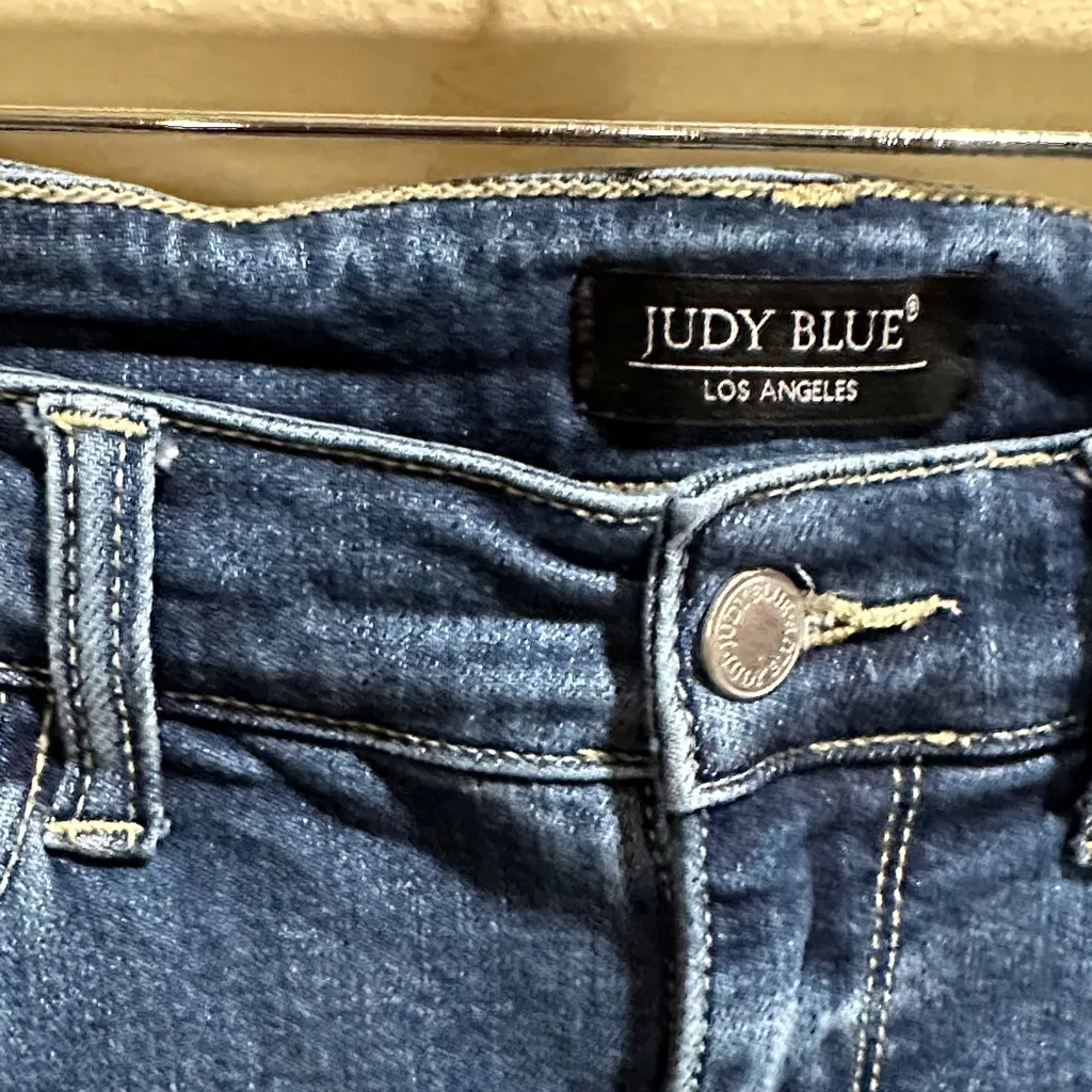 Judy Blue Los Angeles size 1X Dark Wash Jean Shorts - Image 2
