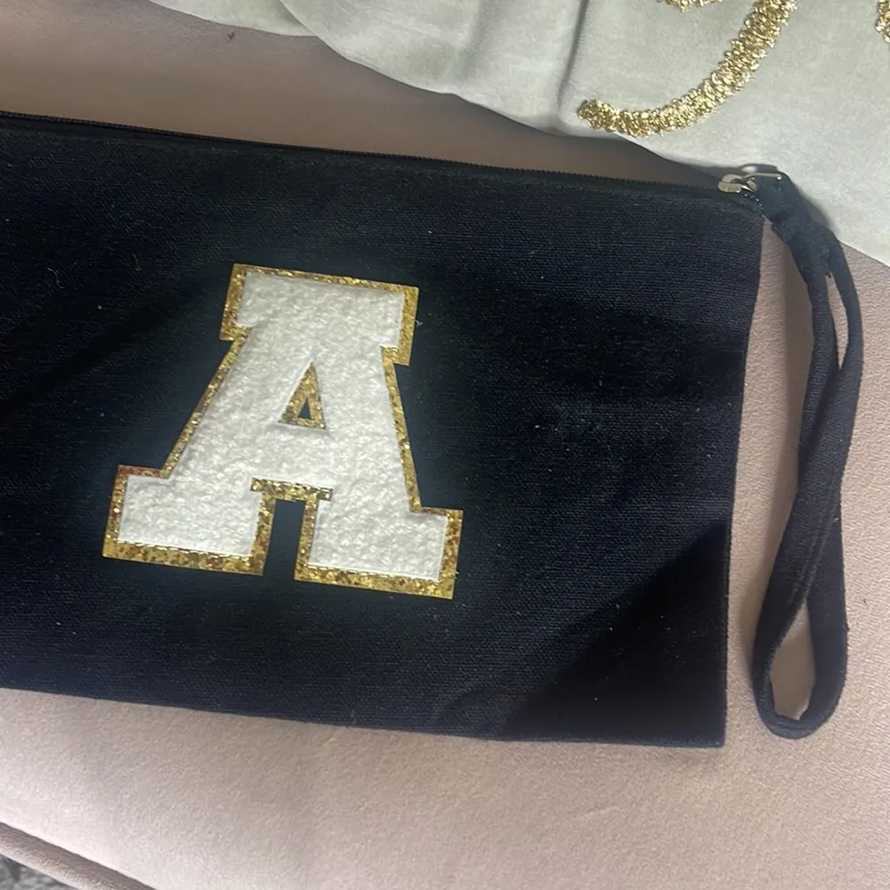 A puffy initial embroidery patch NEW zipper cosmetic bag - Image 2