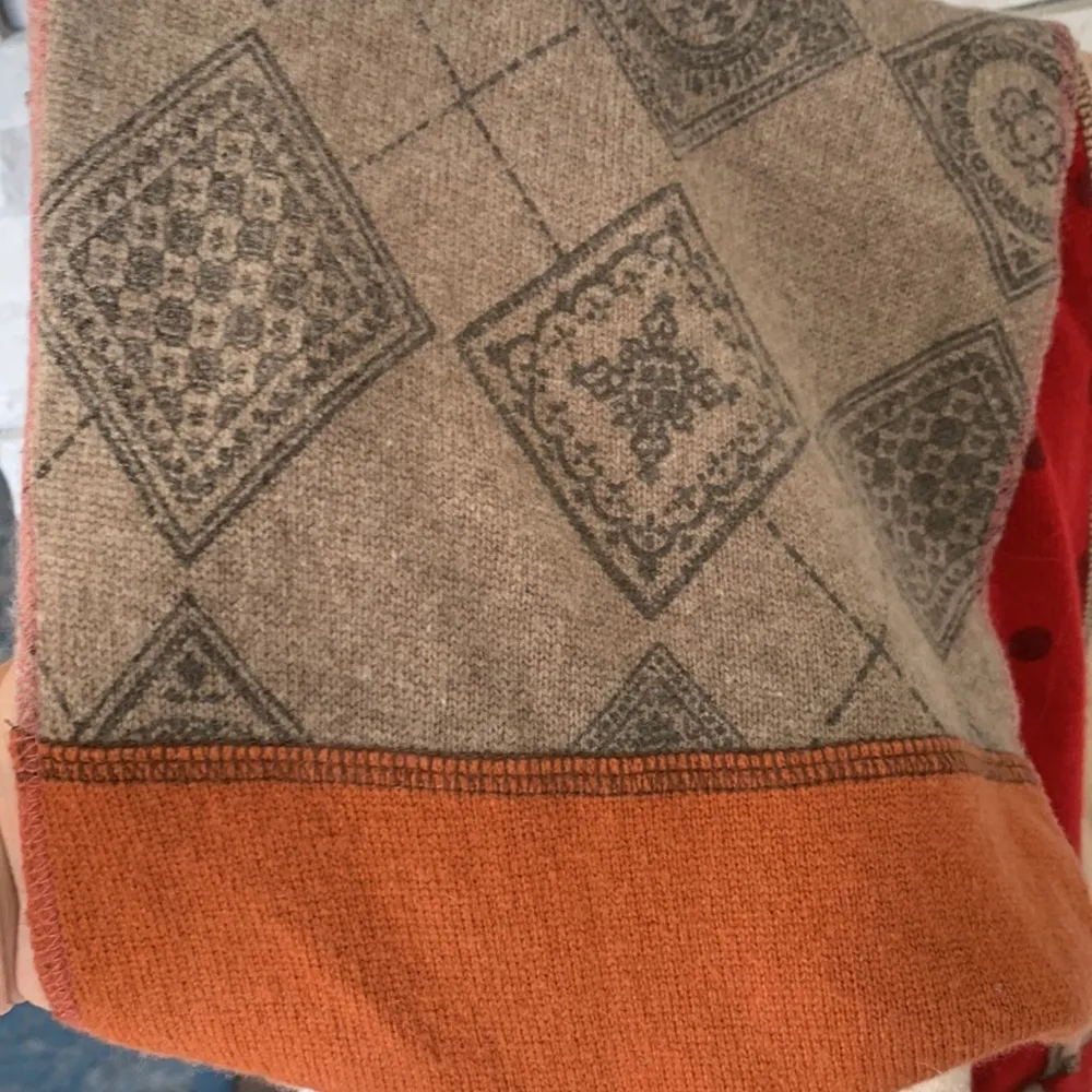 Vintage Burning Torch patchwork scarf Red - Image 7