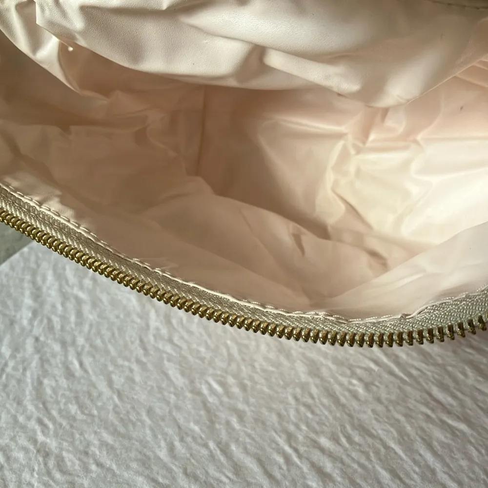 Kate Spade: Strawberry Print Cream Lunch Tote/Bag - Image 10