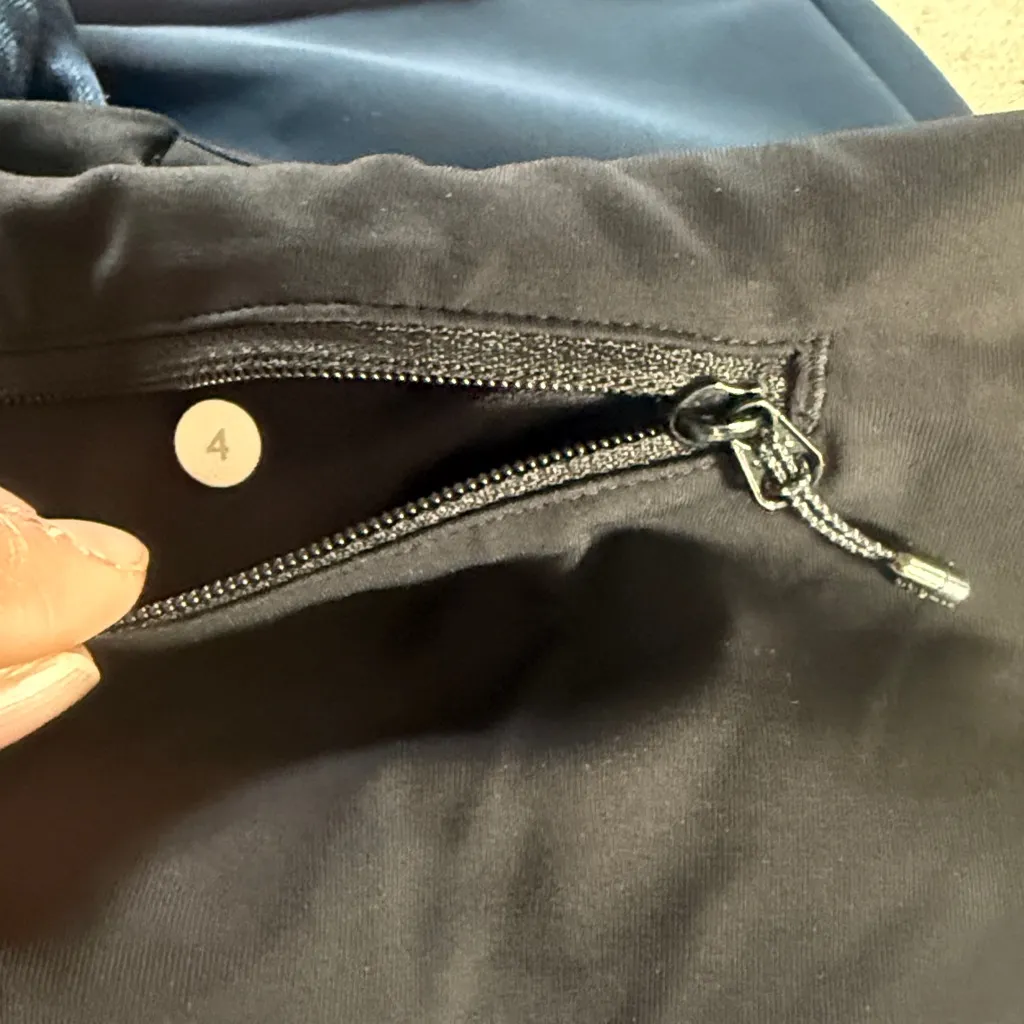 lululemon Black and White Athletic Shorts size 4 High rise Run times Navi Wave - Image 5