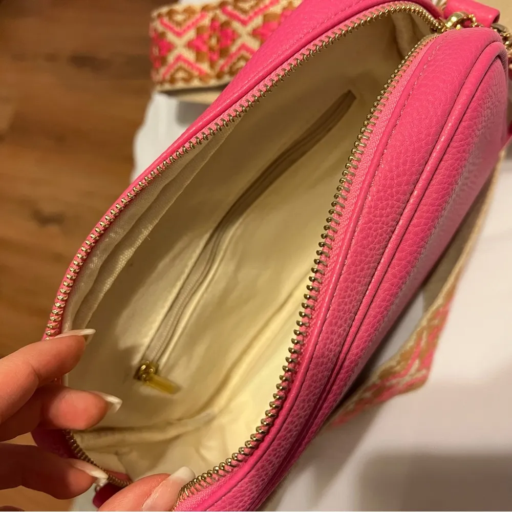 Camera crossbody with medallion strap - Image 5