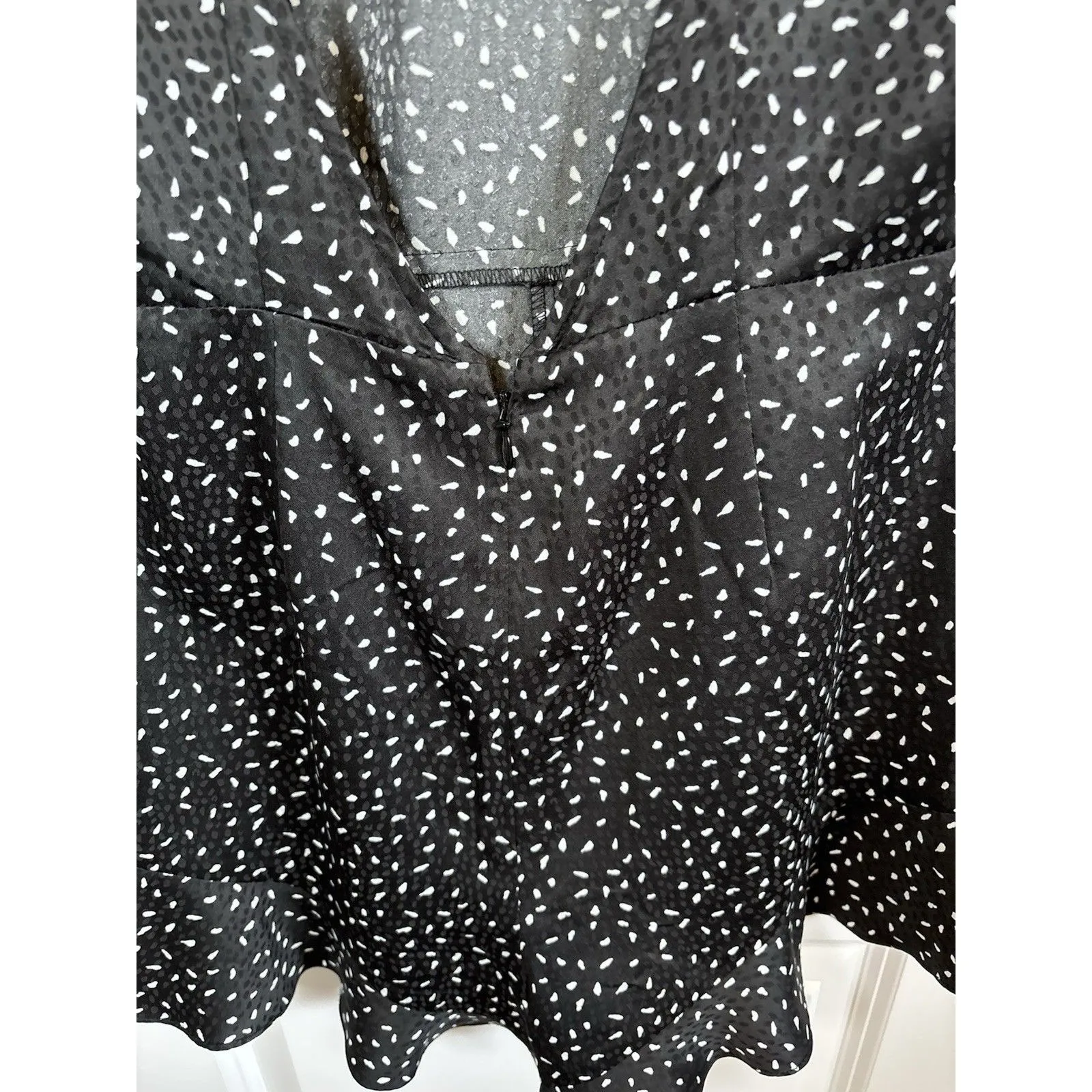 Urban Outfitters Tonya Crepe keyhole playsuit Romper Size M NWT - Image 6