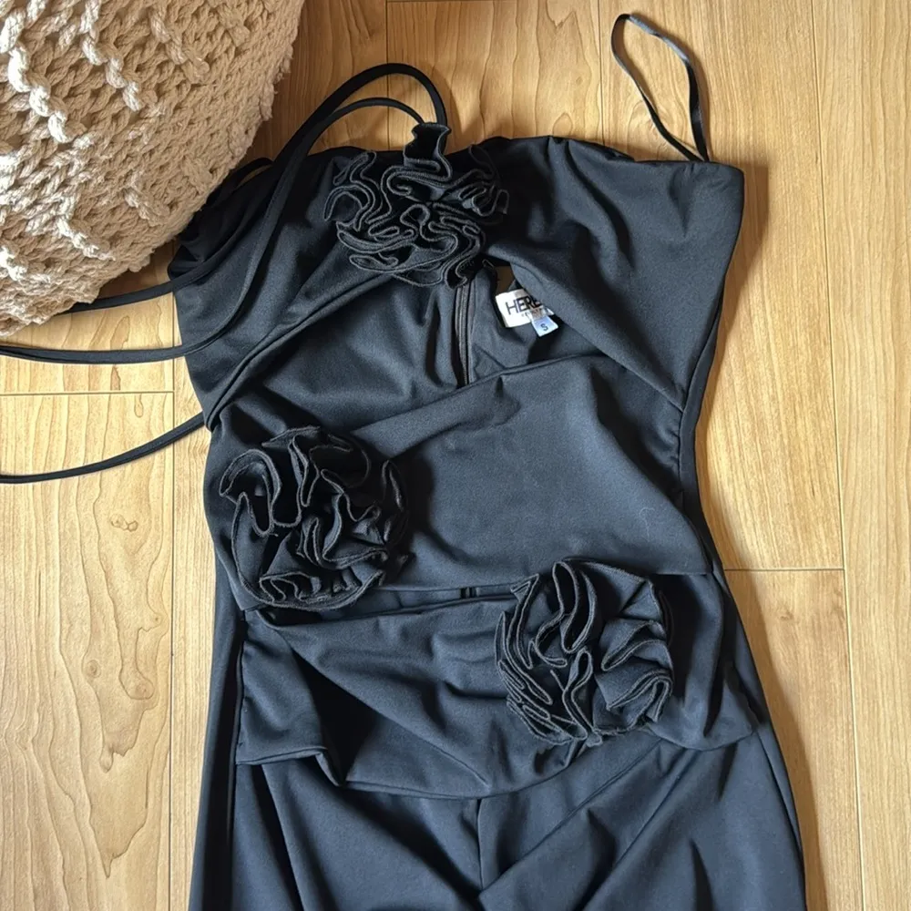 HEIRESS BLACK MAXI DRESS - Image 4