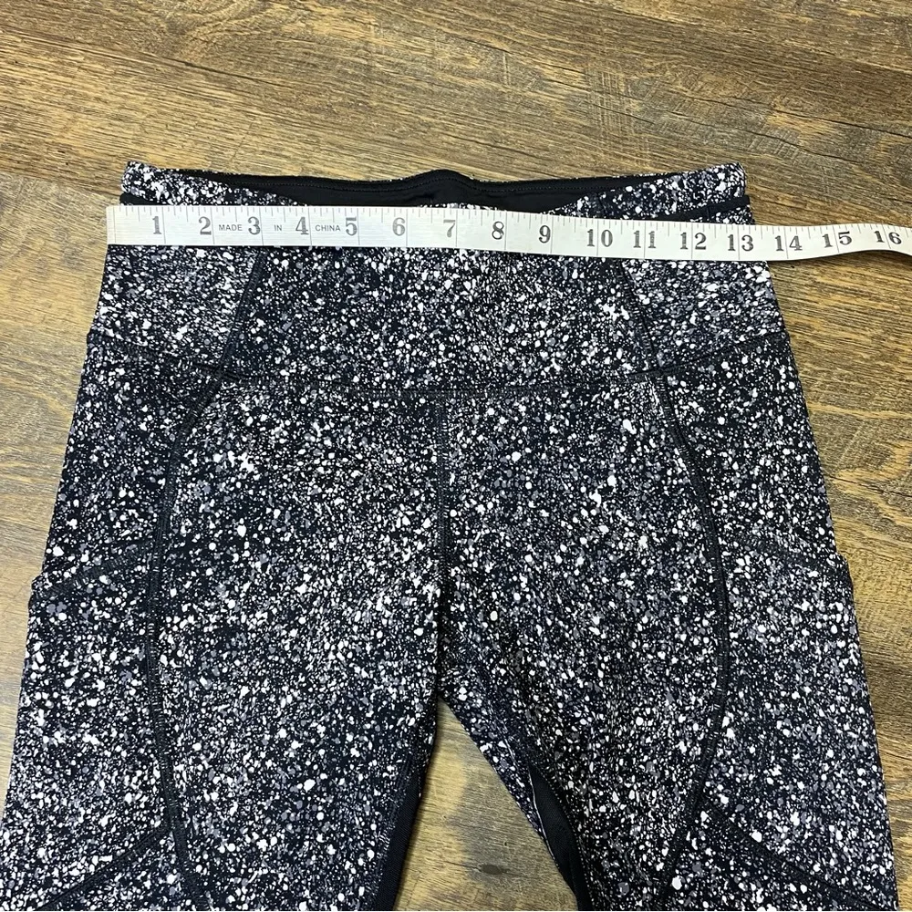 Lululemon Outrun 17" Crop Legging Splatter White Black Womens 6 Mesh Side Pocket - Image 4