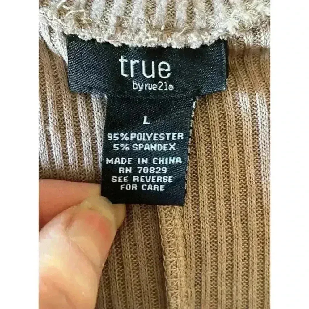 Women's True by Rue 21 shirt, size Large - Image 3