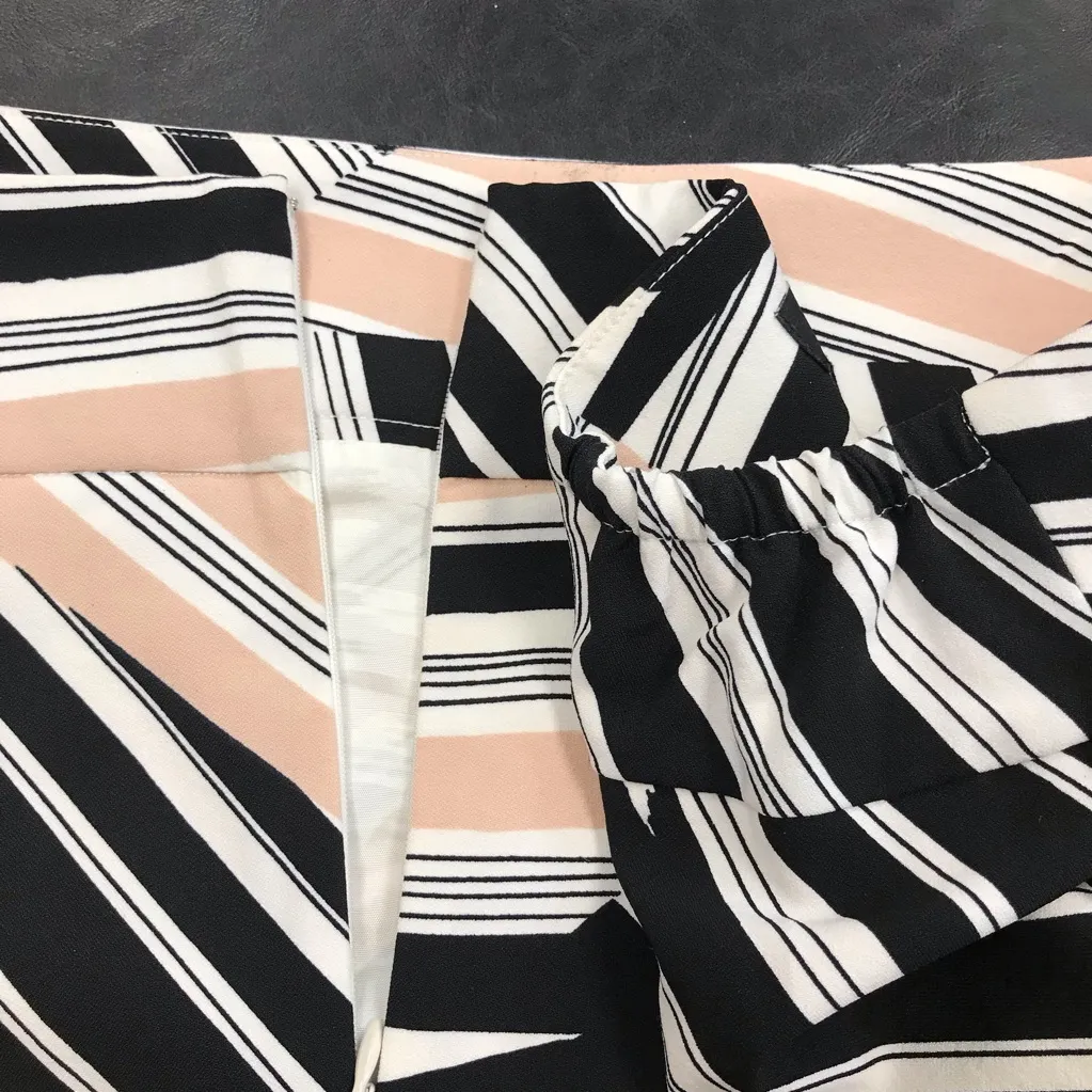 Nine West Geometric Black and Cream Pencil Skirt - Size 18. - Image 4