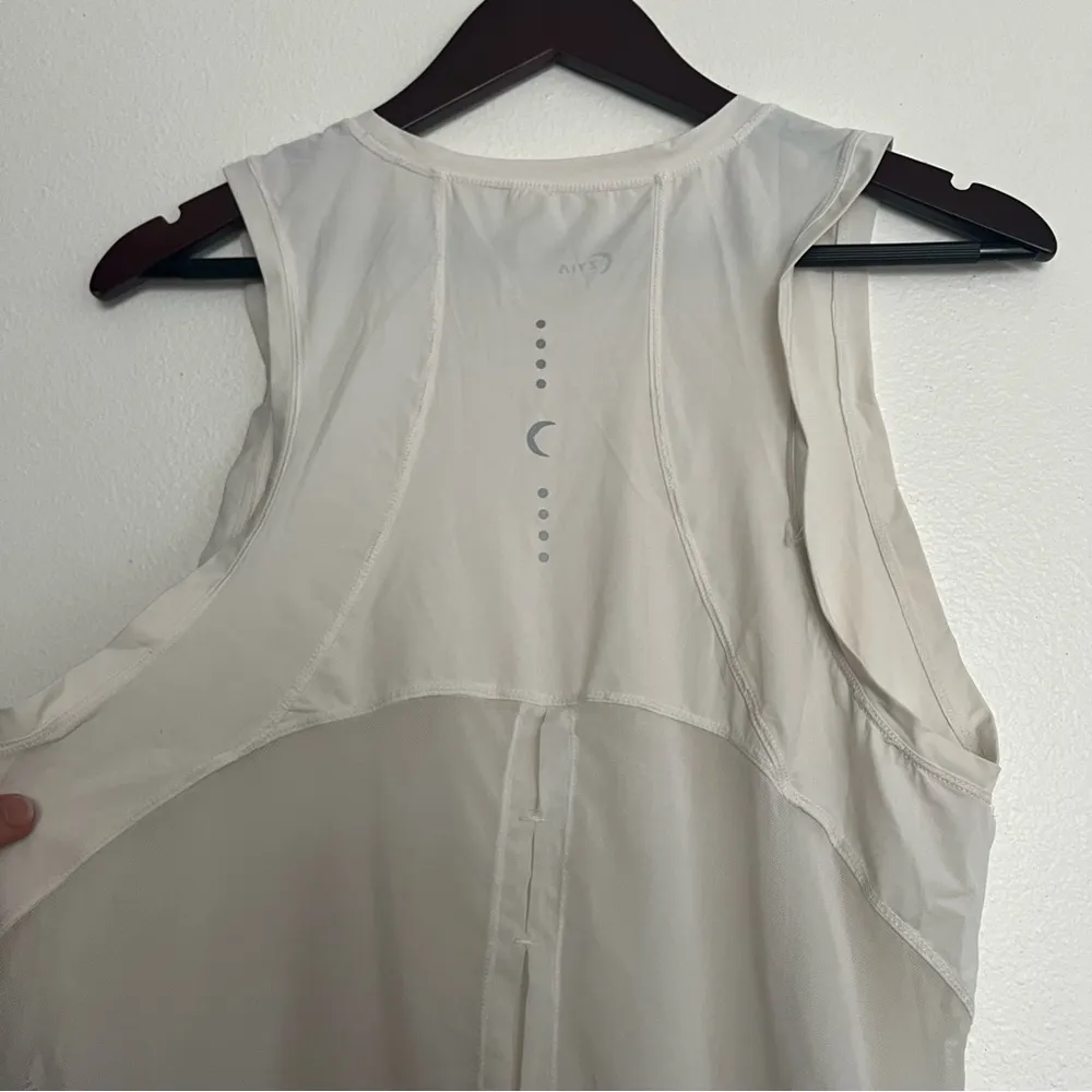 Zyia  Active White High Neck Open Back with Split Mesh Active Tank Size Medium M. - Image 8