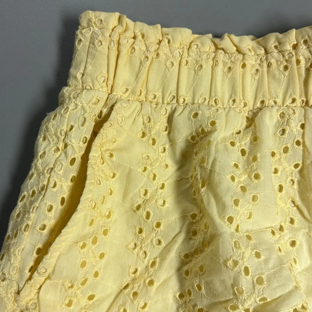 Hollister Yellow Eyelet Shorts - Image 2