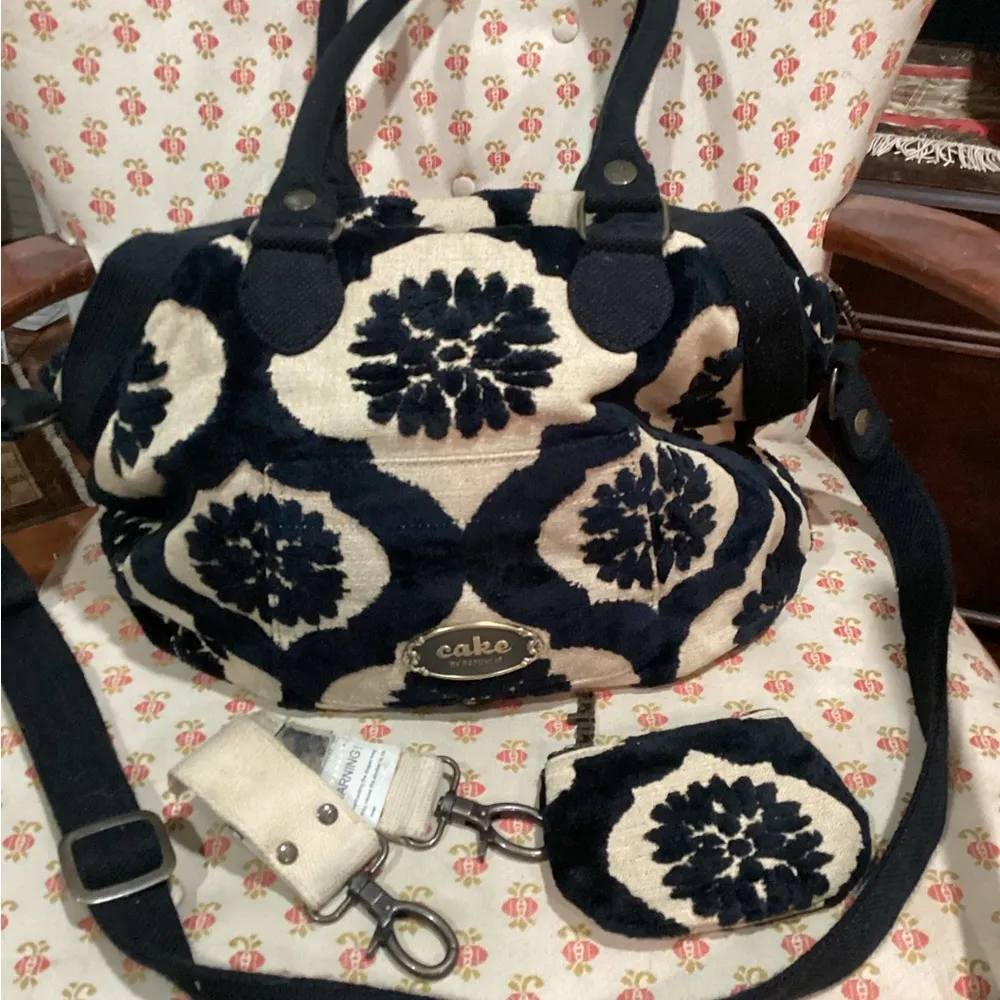 Cake Black and Beige Floral Women's Bag - Image 4