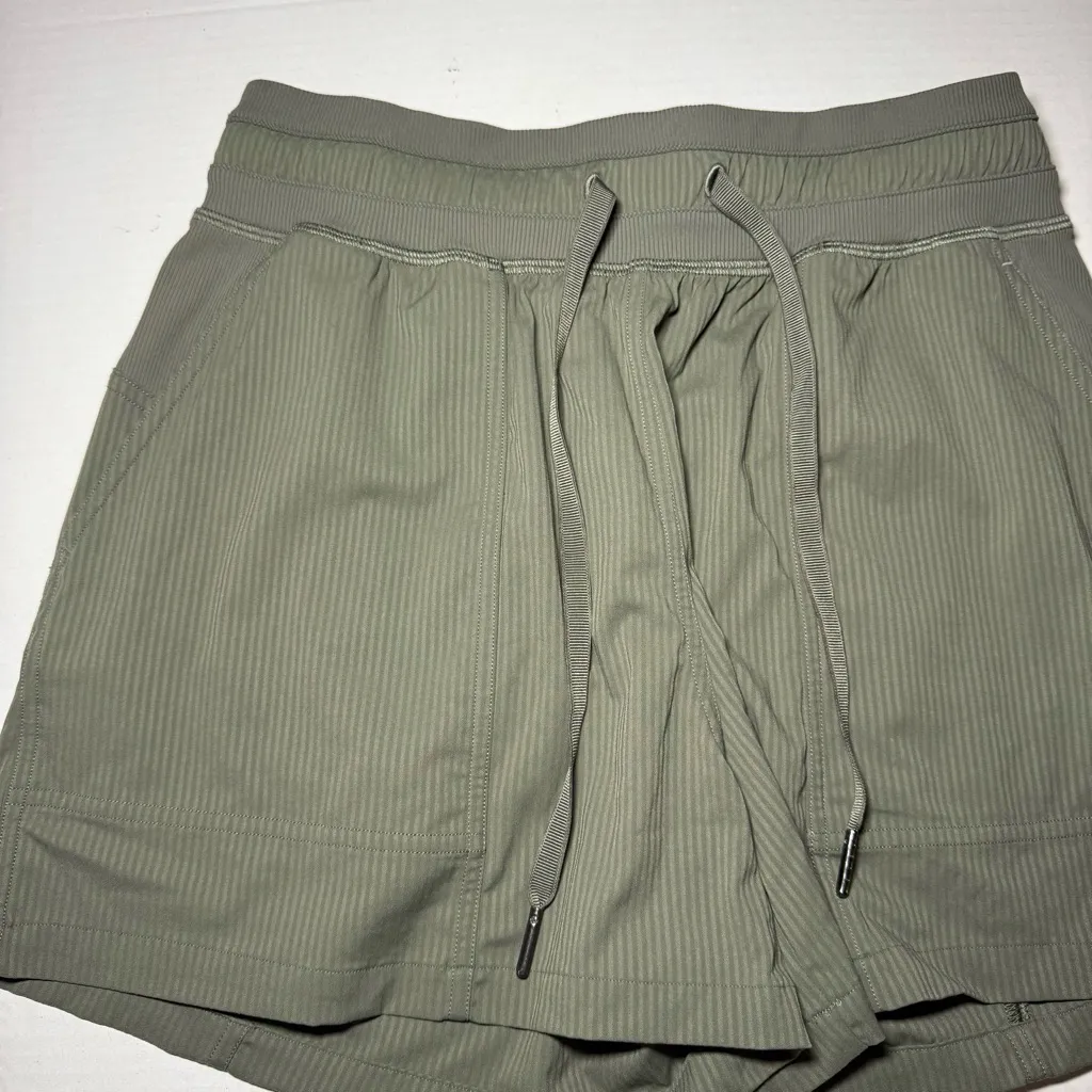 Lululemon Dance Studio High Rise Shorts 3.5" Like New - Image 2
