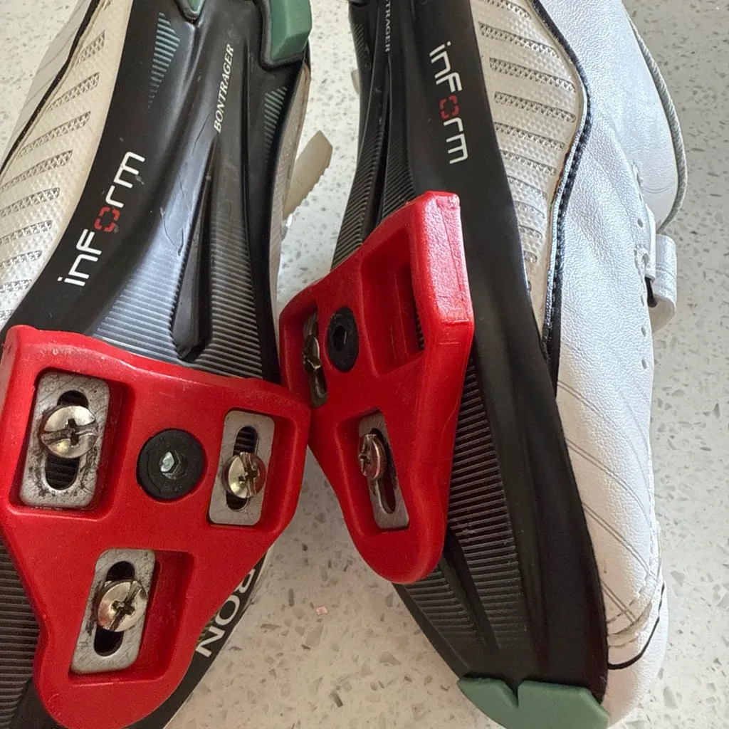 Bontrager White Cycling Shoes with Straps Black Size 5 - Image 3