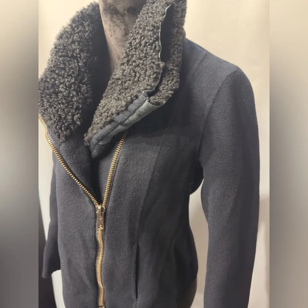 Vince Black wool Lamb Shearling Cashmere Moto Jacket. Size Large - Image 7