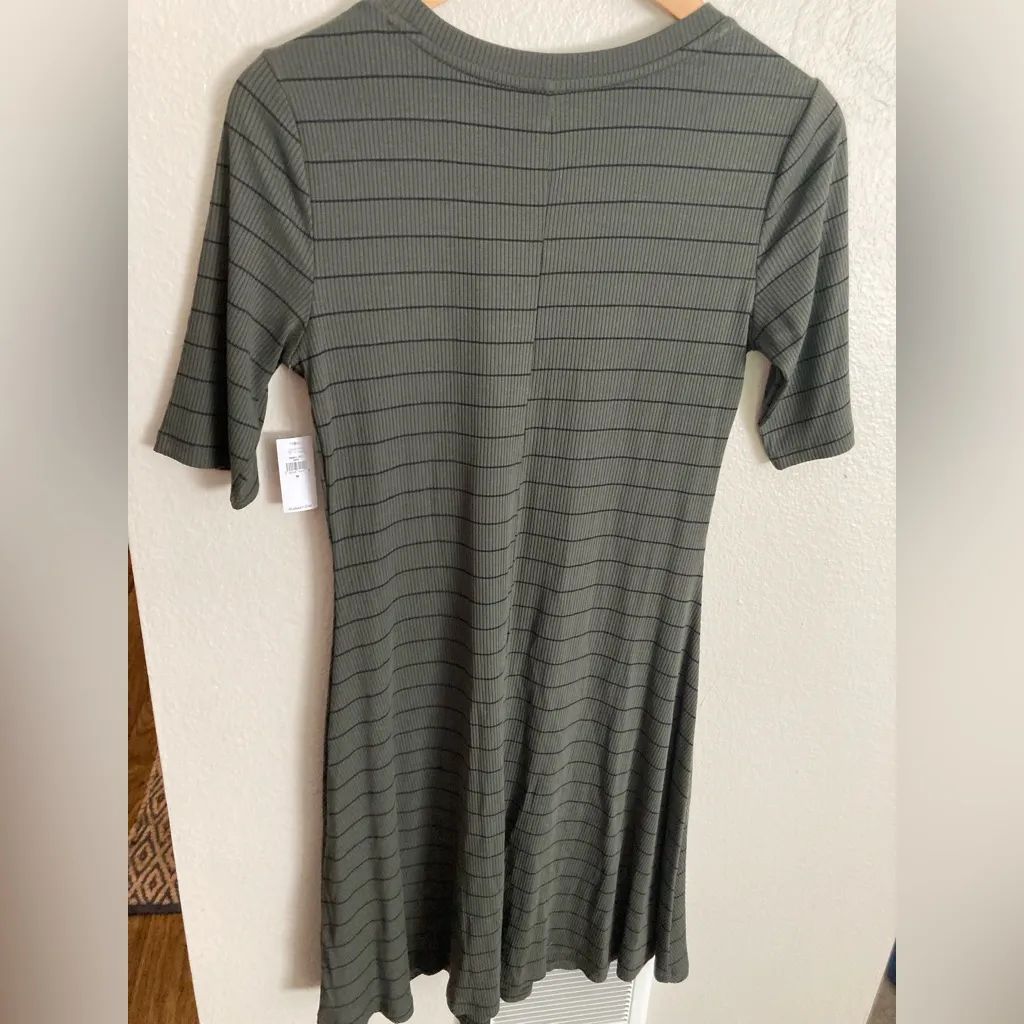 NWT Old Navy Ribbed Striped Midi Dress Size Medium Gray - Image 4