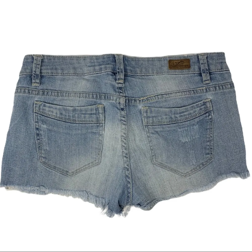 Refuge distressed denim cutoff shorts size 9 - Image 2