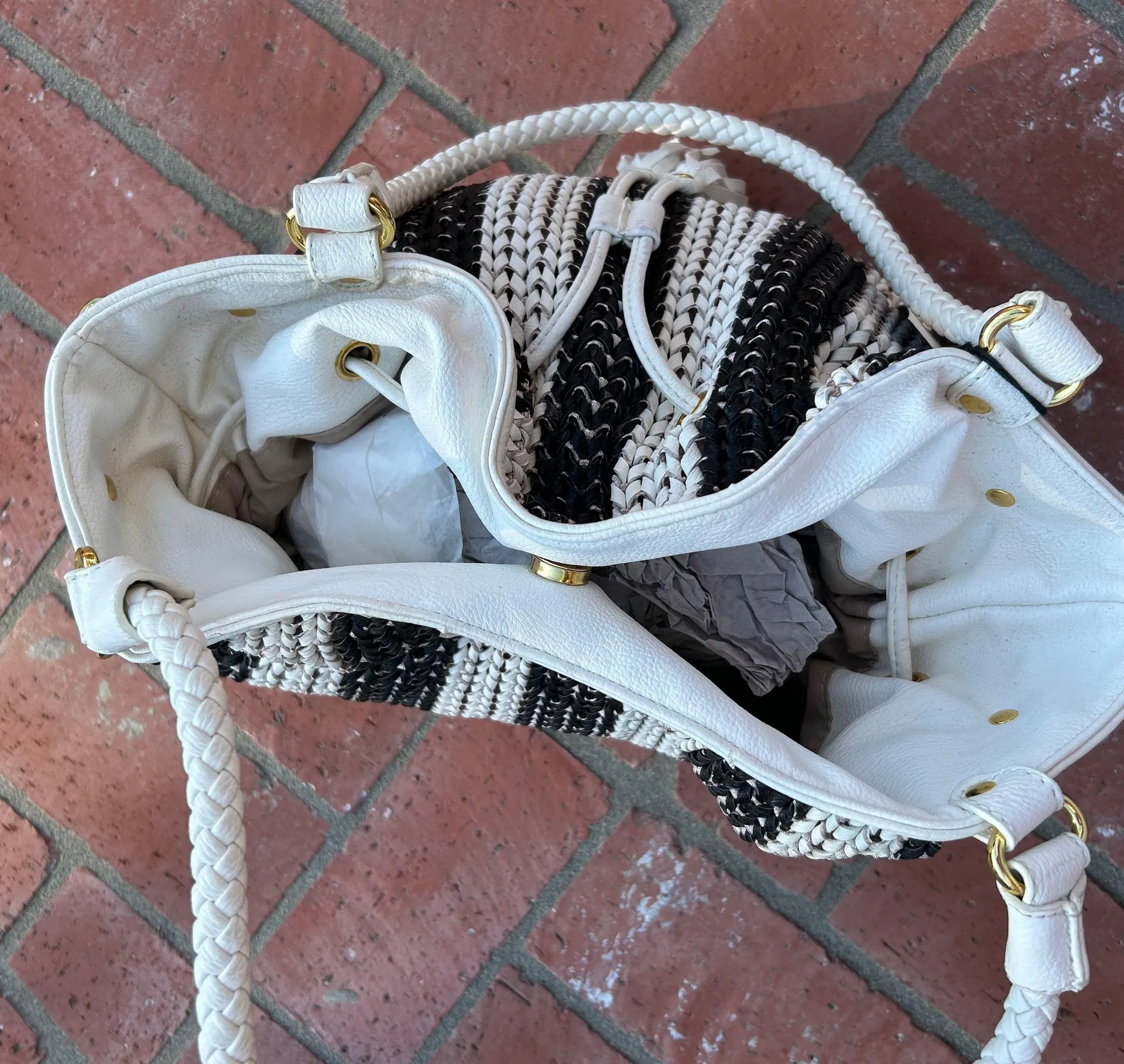 NWT  Hand Bag - Image 4