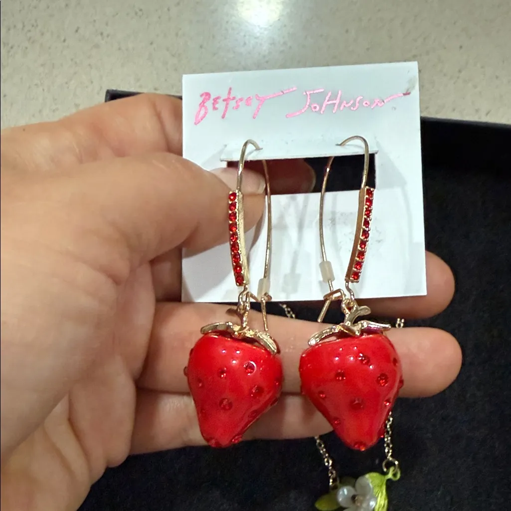 Red strawberry earrings and neklace - Image 5