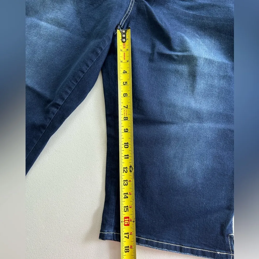 NWT!Super Stretchy Women's Pockets Side Slit Denim Shorts Size 24 or 3X Blue - Image 6