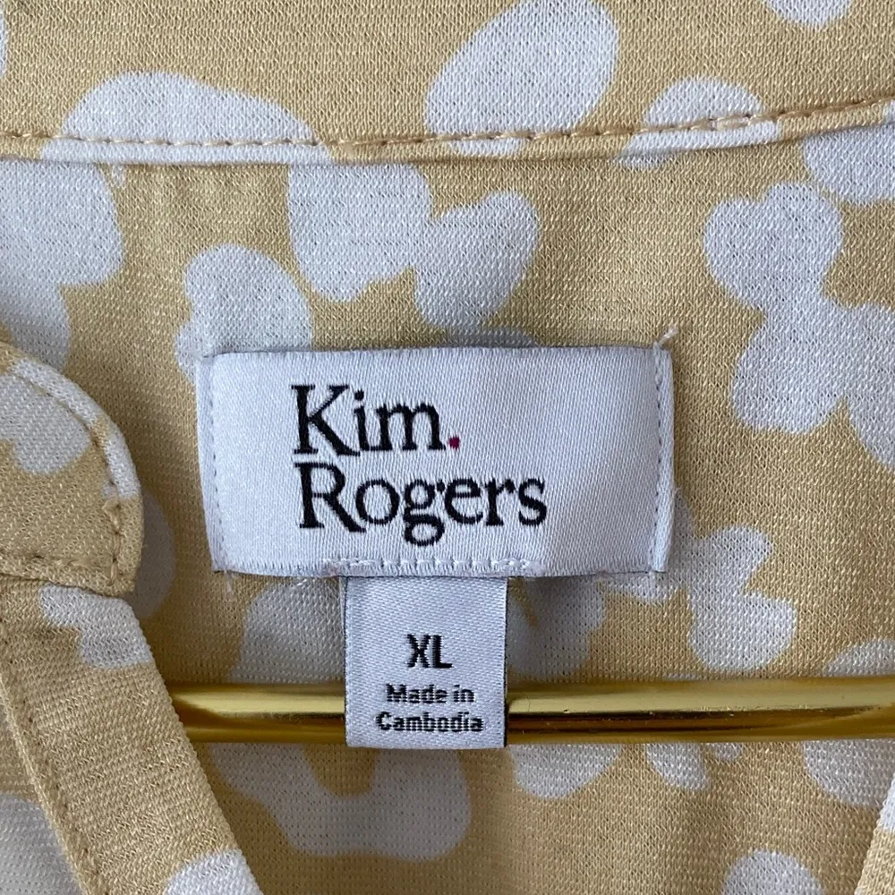 Kim Rogers Soft Yellow Floral Blouse - Image 5