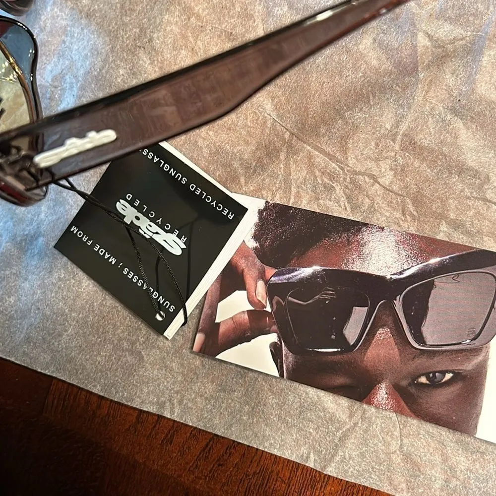 Szade Unisex Sunglasses.NWT Green - Image 8