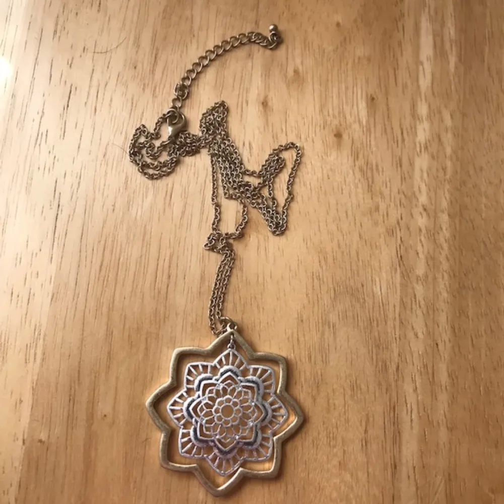 Floral Shape Pendant Open Cut on 30" Chain New - Image 2