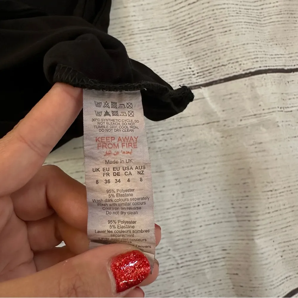 pretty little thing black sleeveless crop size 4 - Image 7