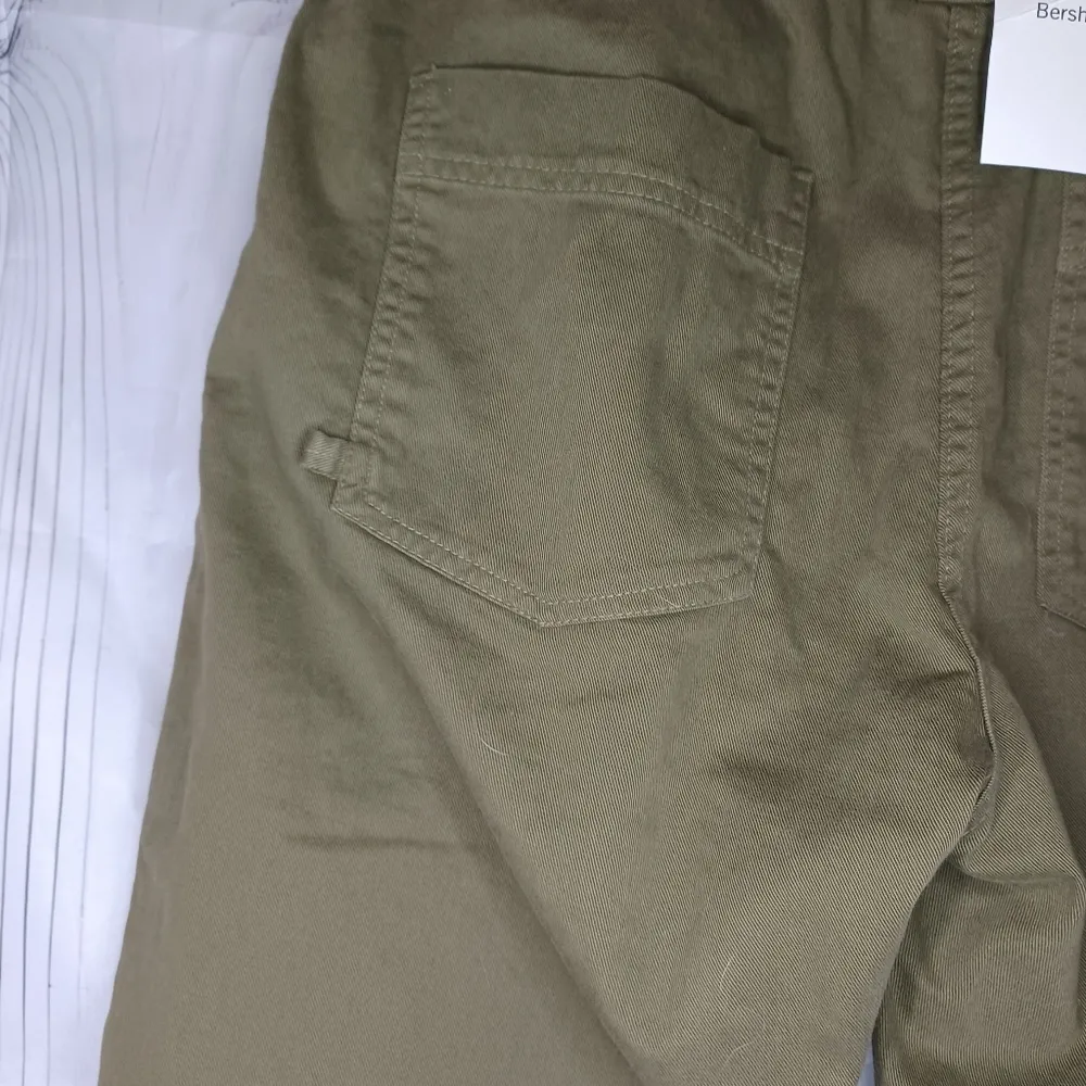 Bershka Women's Olive Green Cargo Pants NWT - Image 15