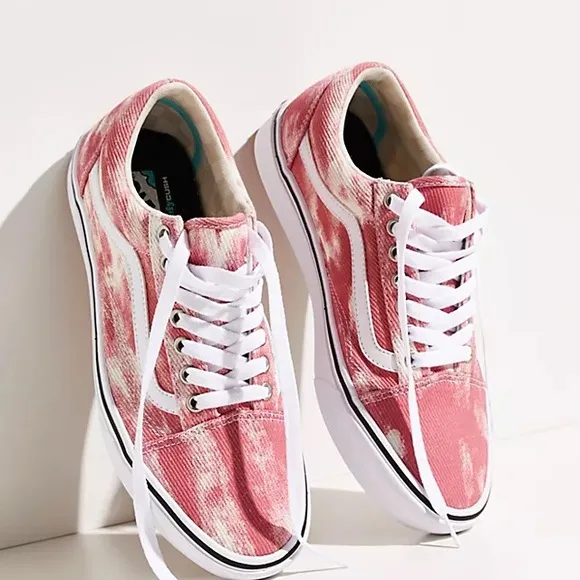 Vans  • Comfycush Old Skool Cord Sneakers - Image 4
