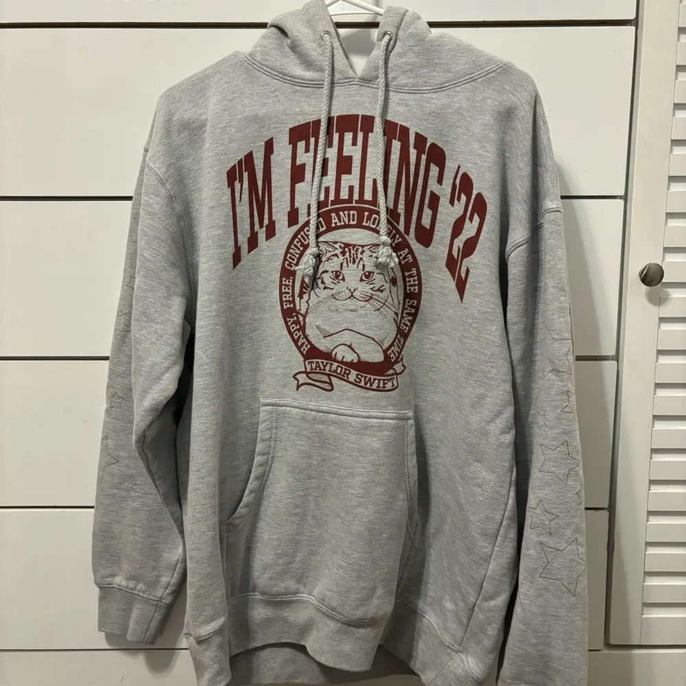 Taylor Swift  Feeling 22 Cat Sweatshirt - Image 2