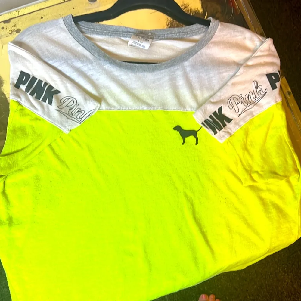 Pink Victoria Secret green, black and white tee shirt size Small - Image 3