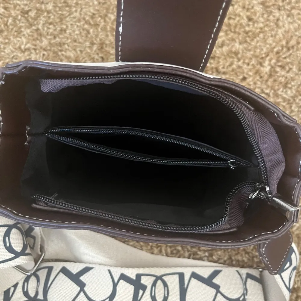 NWOT Graffiti Crossbody Bag White - Image 7