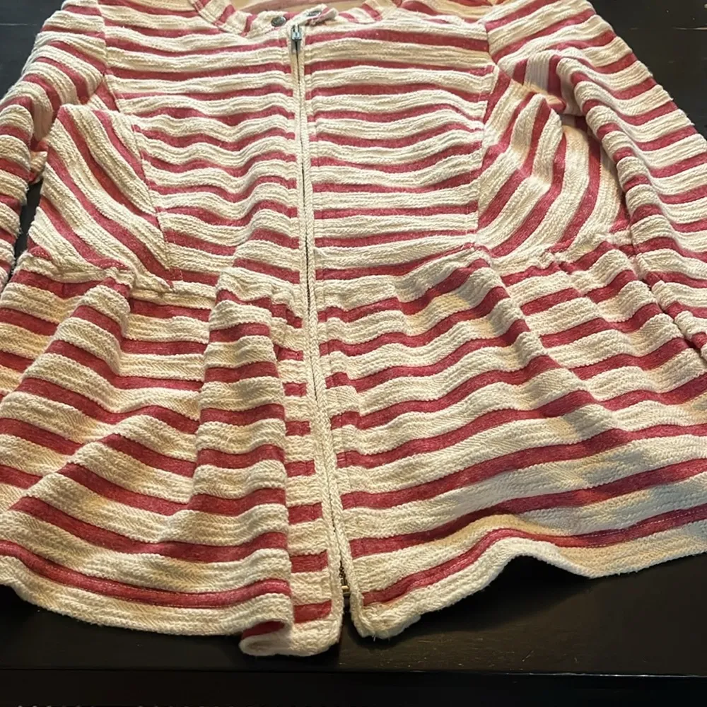women’s sweater small good used condition in pink/cream. - Image 3