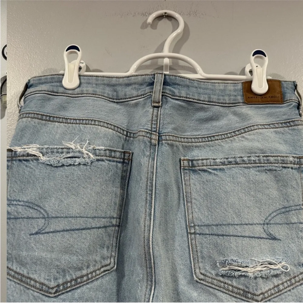 American Eagle Mom Jeans Light Wash Distressed Size 6 - Image 5