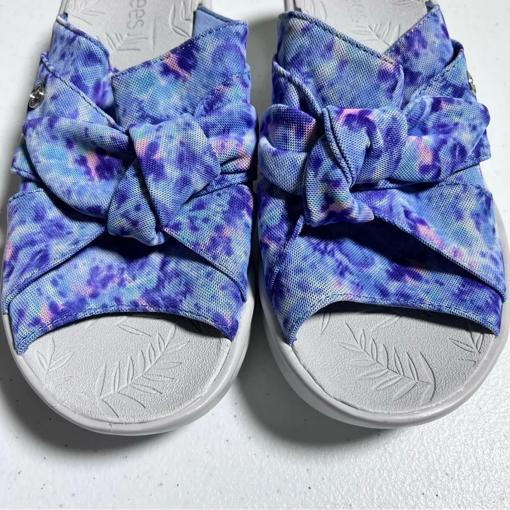 BZees 7W Blue Tie DyeBow Embellished Washable Slide Sandals - Image 3