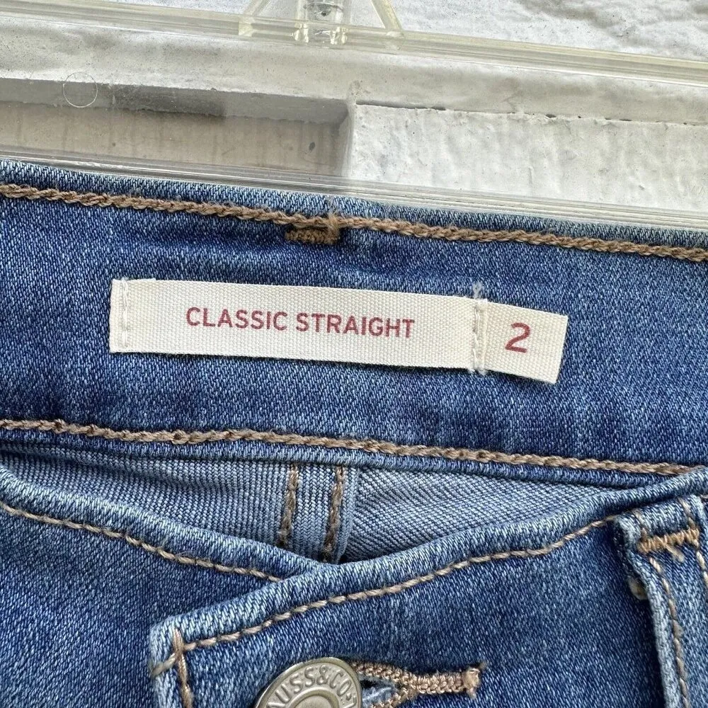 Levi's Medium Wash Mid Rise Classic Straight Jeans Women's Size 2/26 39250-0070 - Image 7