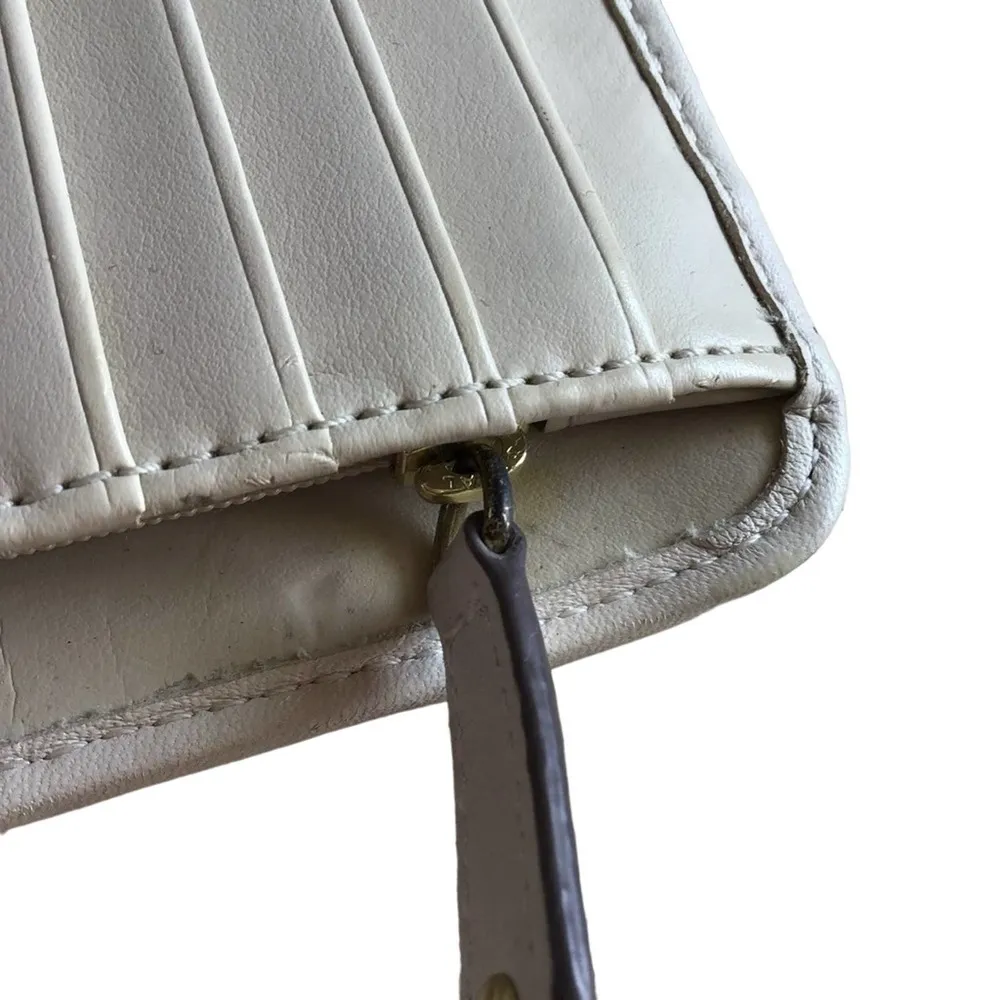 COACH white leather with cricut design snap closure wallet - Image 10