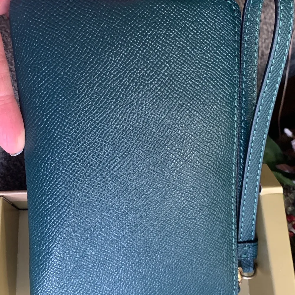 Authentic COACH Leather zip wristlet & 2 charms set - Image 6