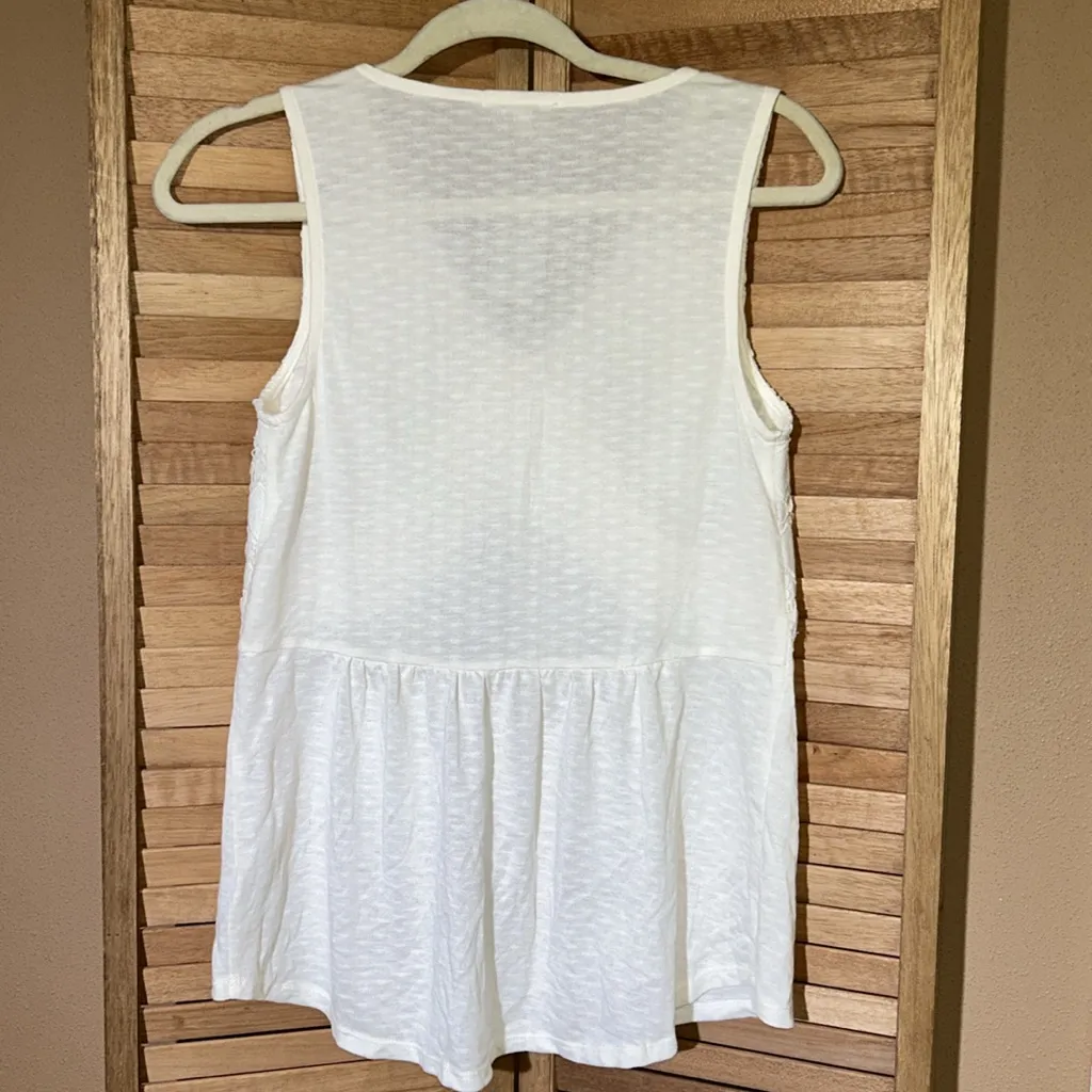 Maurices Size Small Vneck solid crocheted trim tank crochet lace NWT - Image 5