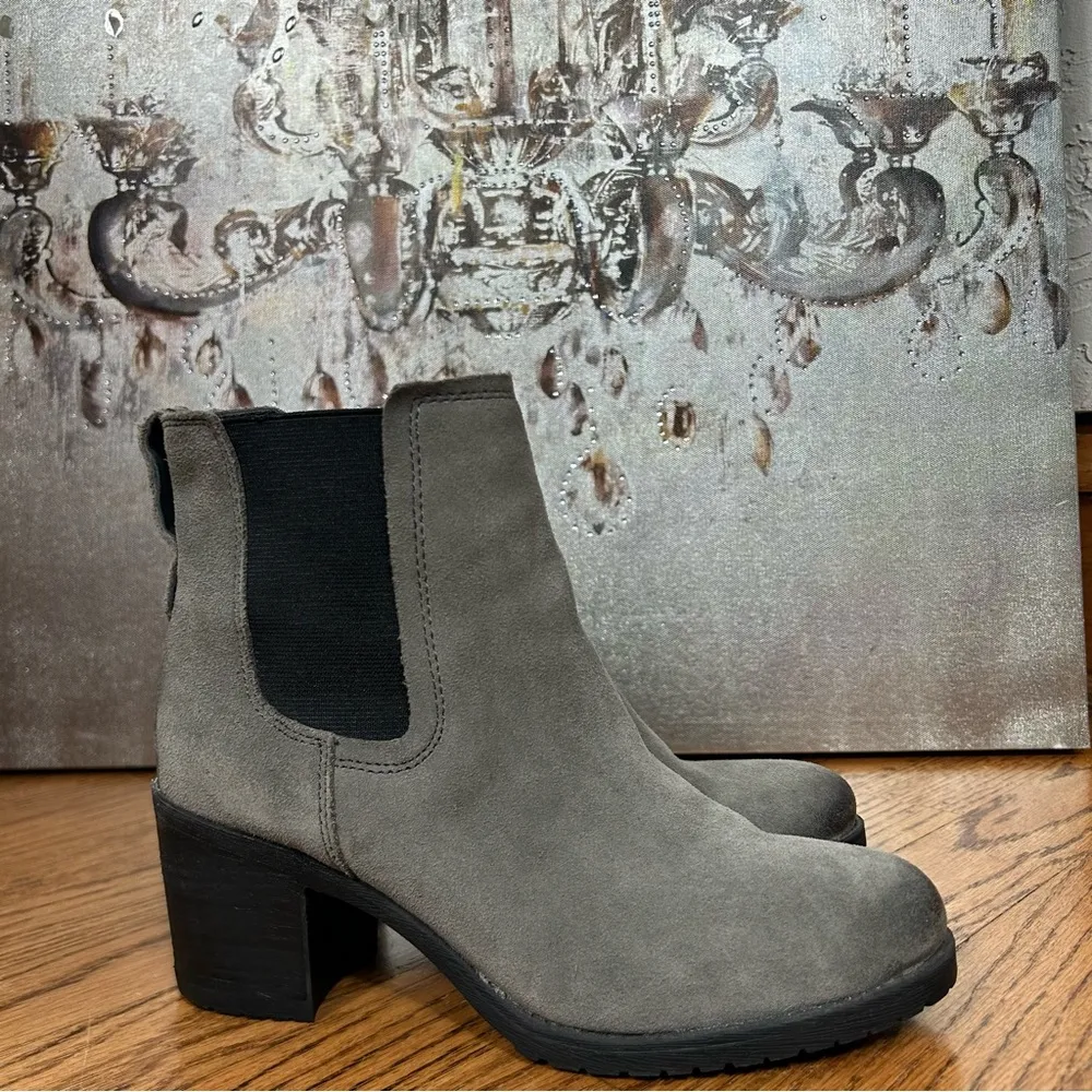Sam Edelman | “Hanley” Chelsea Suede Heeled Ankle Boots - Image 4