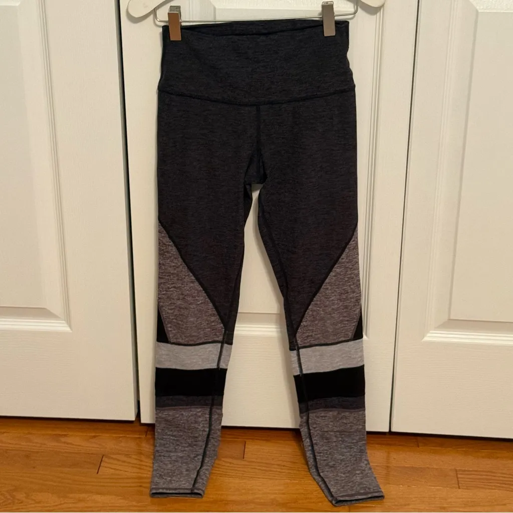 Alo Yoga Alosoft Colorblock Momentum Leggings in Gray - Image 2