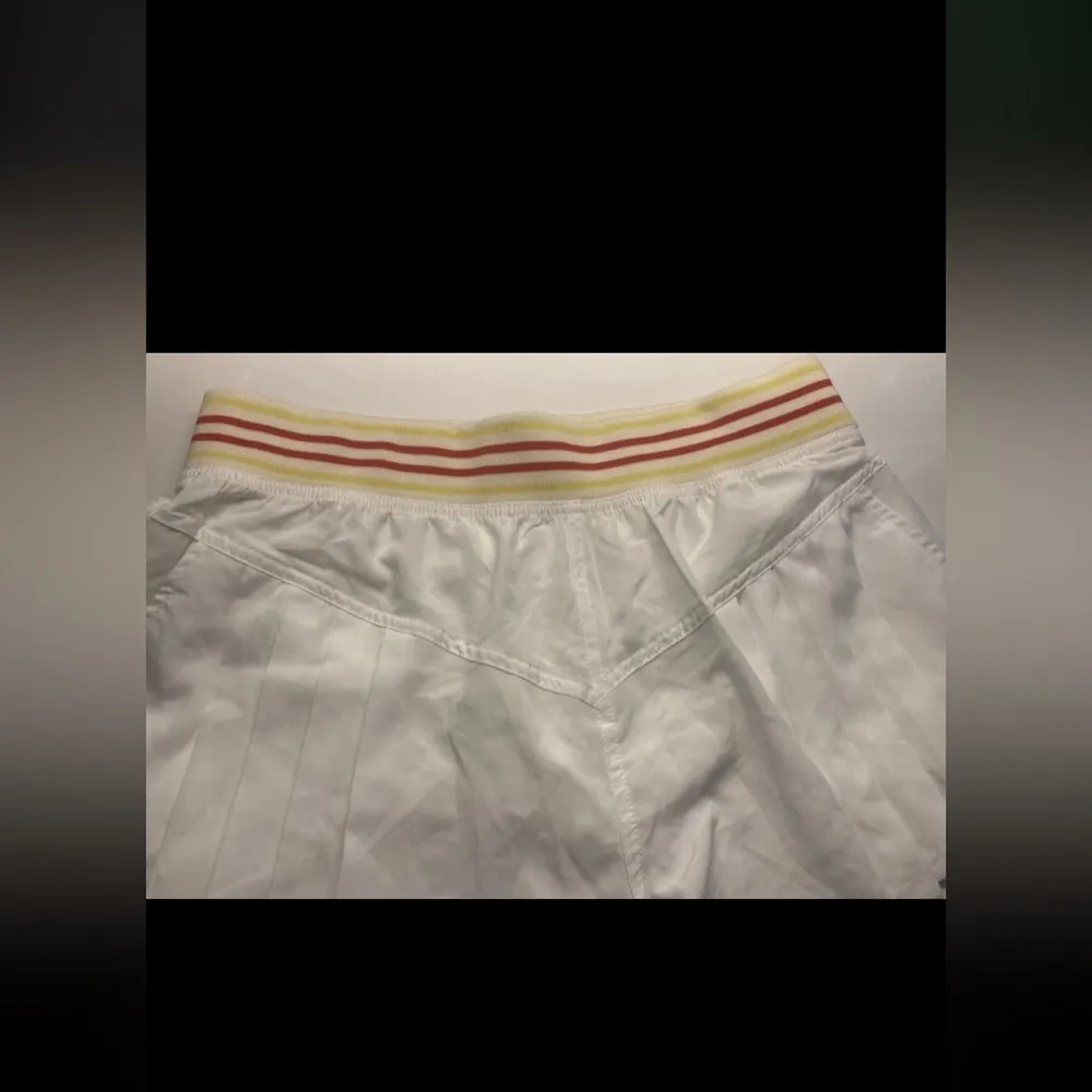 FREE PEOPLE MOVEMENT Top Seed woven shorts. Size medium - Image 5