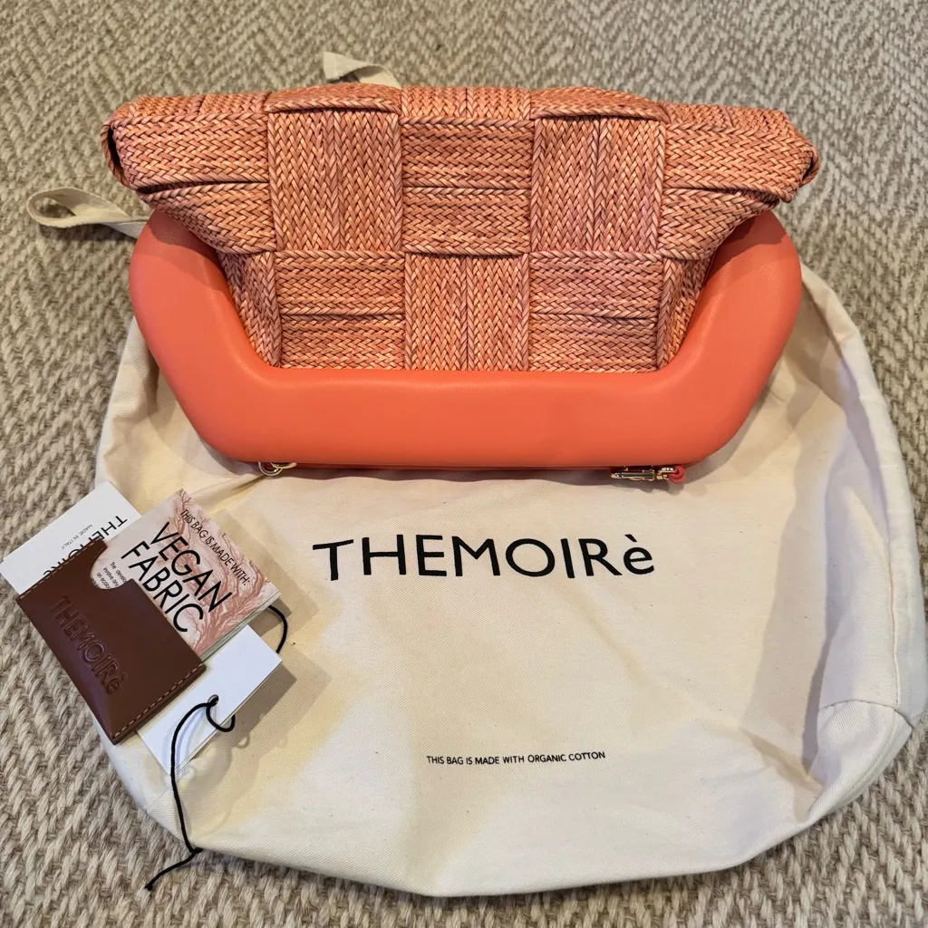 NWT THEMOIRE Tia Weaved Straw Clutch Bag Apricot Orange - Image 3