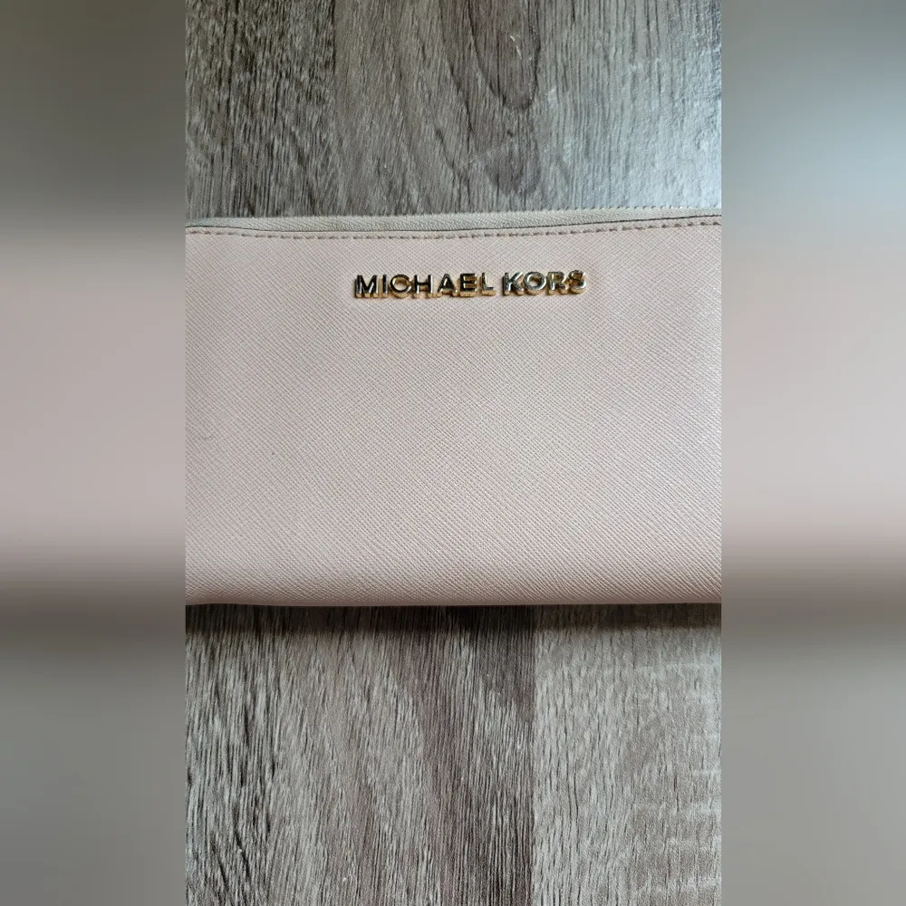 Michael Kors  Blush Pink Wristlet - Image 9