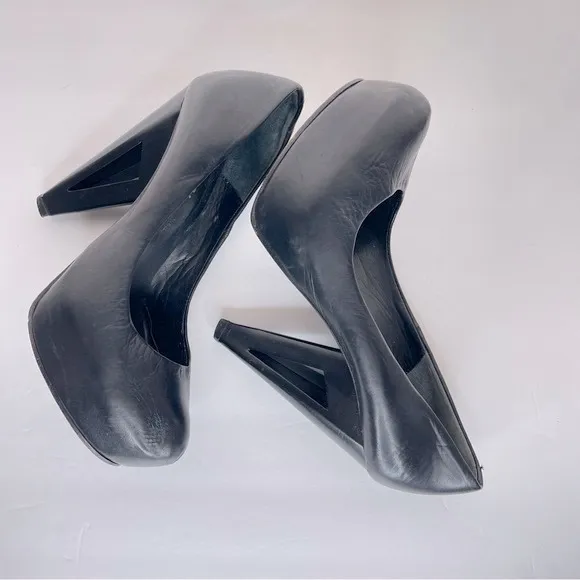 Black heels with cut out of heel all leather made in Portugal Size 6 - Image 5