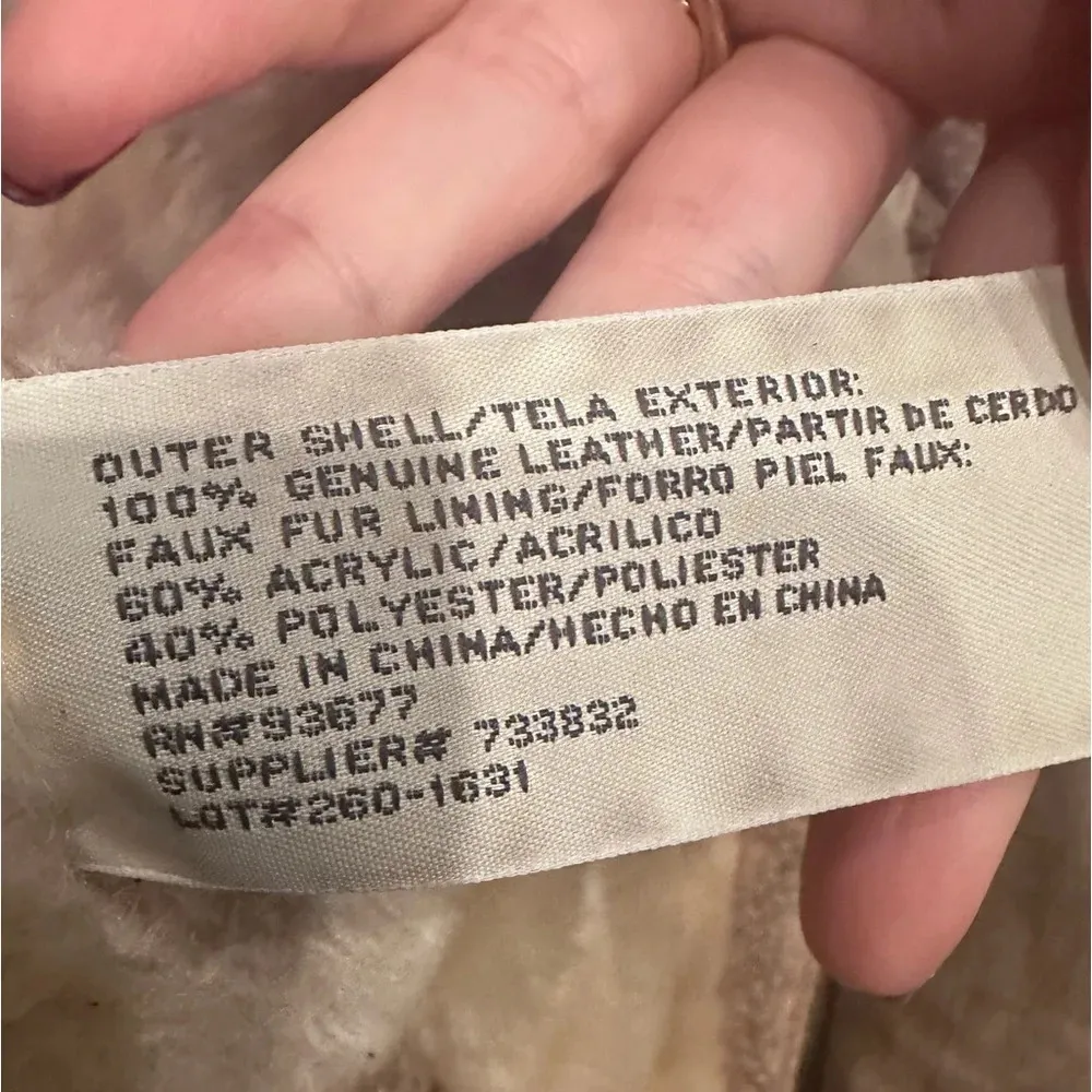 St. John’s Bay Genuine Leather Suede Jacket Lined with Faux Fur Size Medium - Image 4