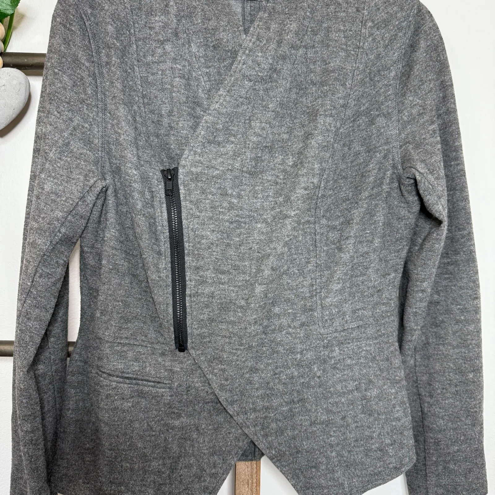 Cabi Style 3556 Rebel Long Sleeve Gray Jacket‎ Size Small - Image 3