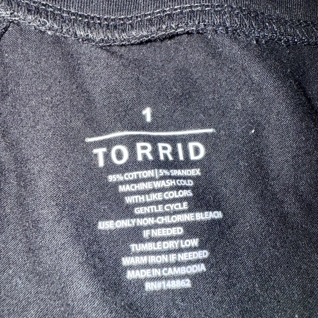 Torrid Classic Black Capri Pocket Legging - size 1 - Image 4