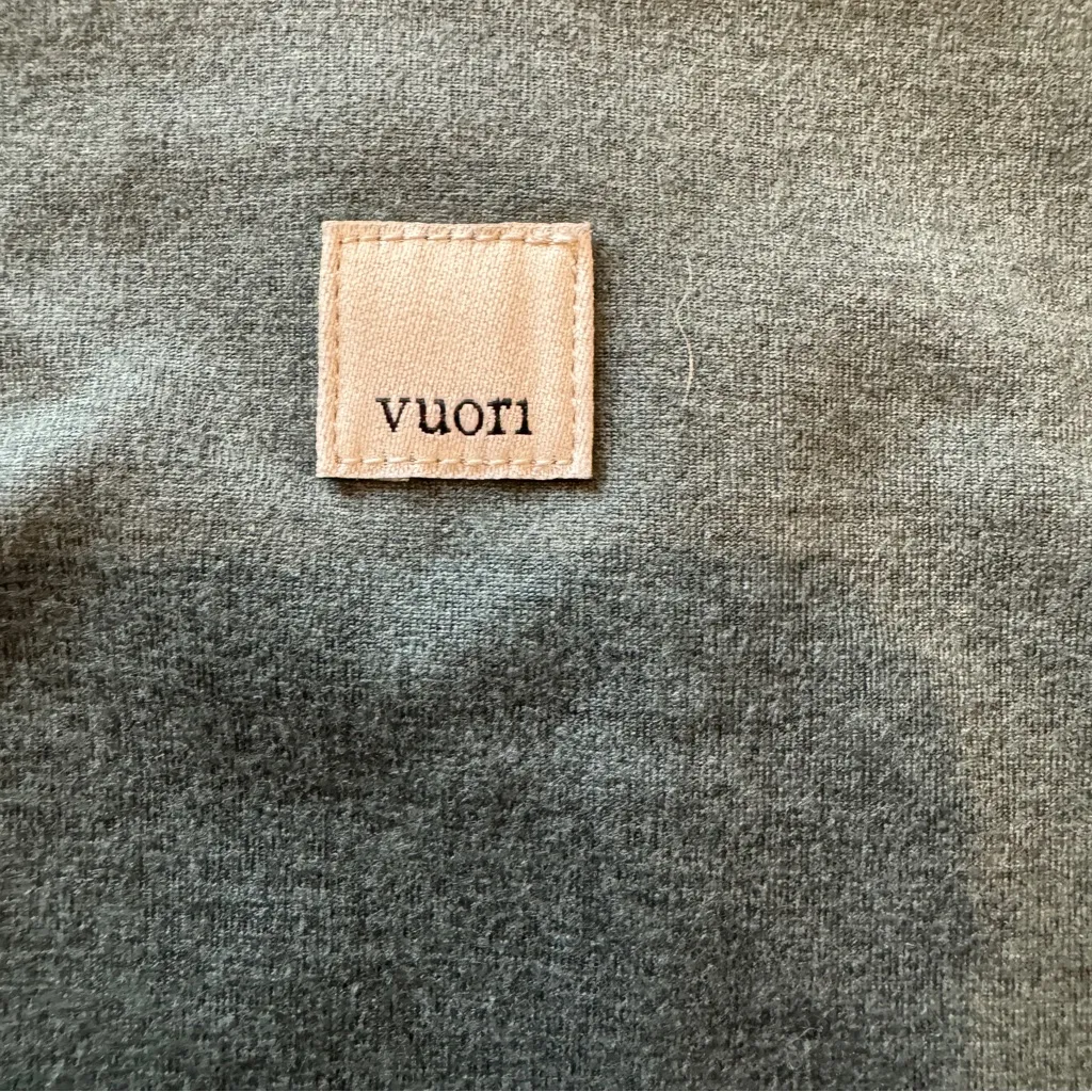 VUORI Clean Elevation Shorty Zipper is BROKEN! See pics for size green - Image 3