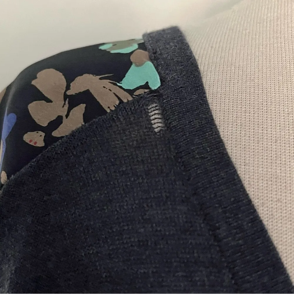 Merona  Navy Blue Colorful Floral Back VNeck Cardigan Sweater Size XS - Image 8