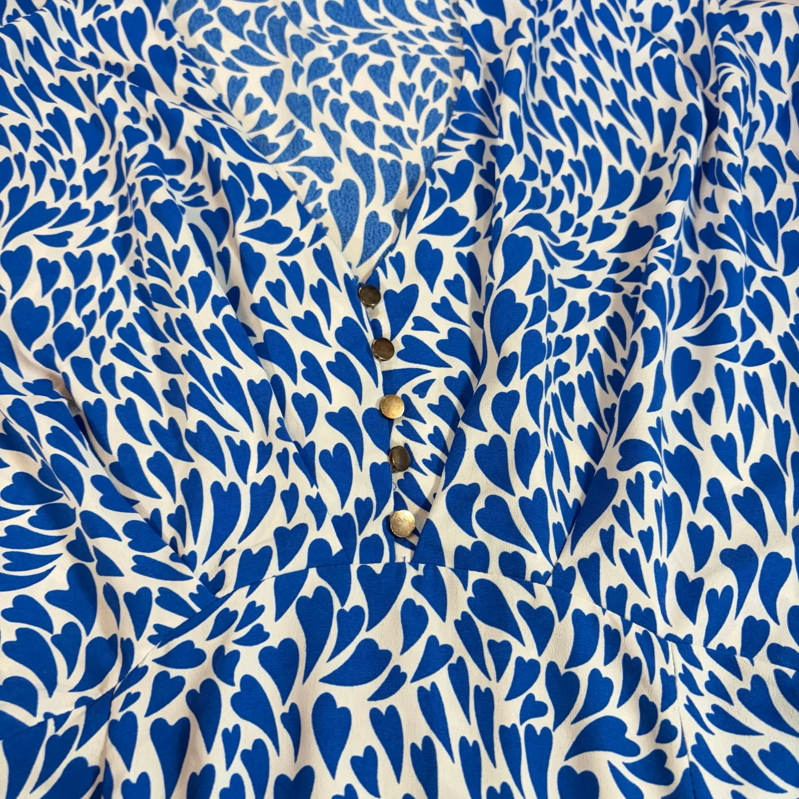 RaphaEl womens short sleeve white with blue hearts V neck maxi dress. Size S. - Image 6